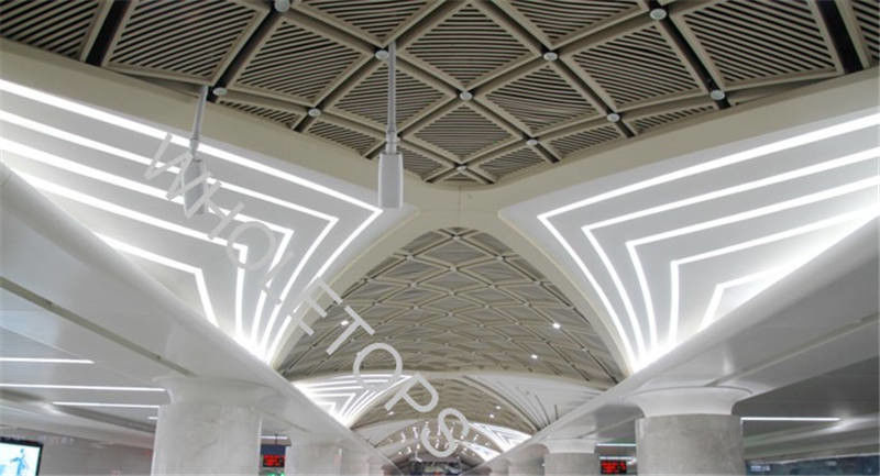 4.5MM 600mm Width Perforated Aluminum Panel For Airport Rail Way Station BRT
